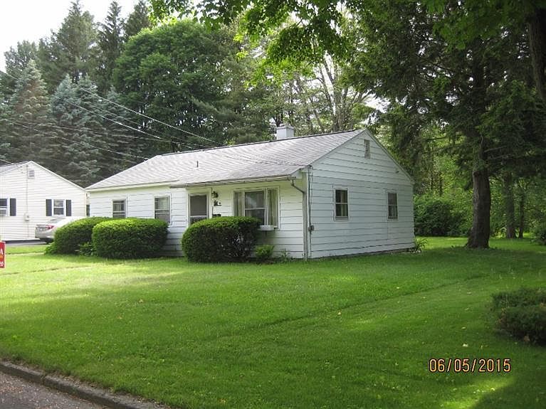 1st image of 16 Edgewood Dr
