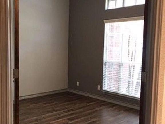 3rd image of 15034 Oak Briar