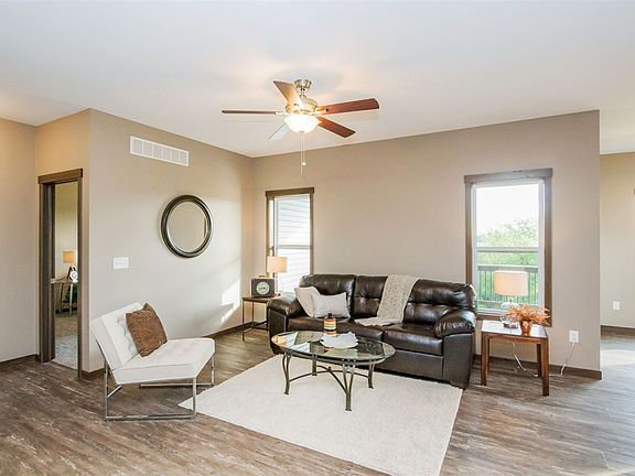 3rd image of 514 Majestic Oak Ct