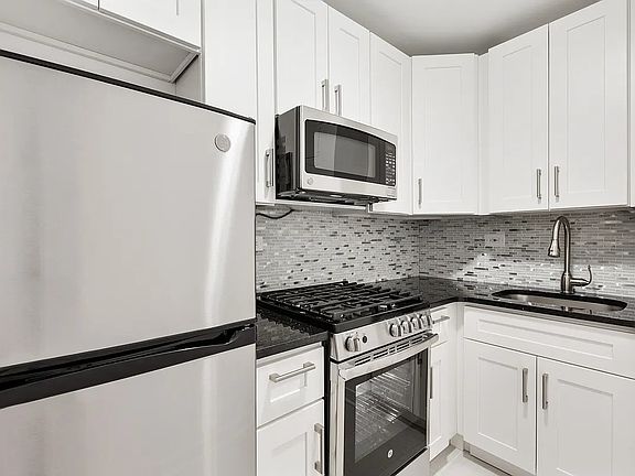 4th image of 153 E 57th St APT 7L