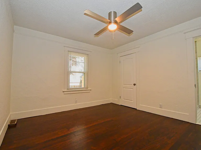 1136 E St — Photo 13