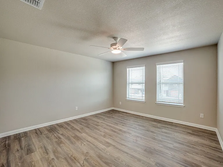 Villas at College Park — Photo 23