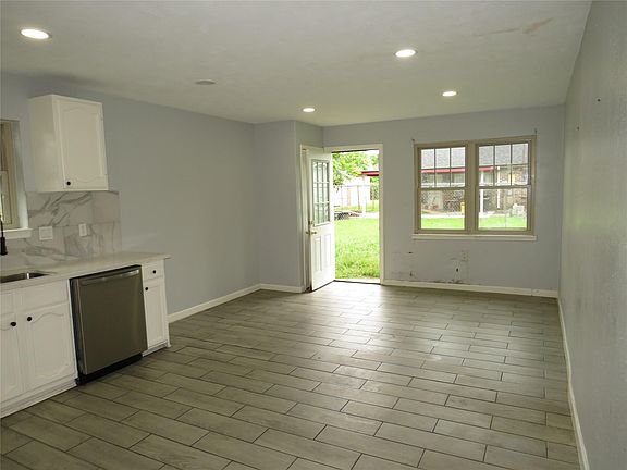 3rd image of 3403 Tidewater Dr