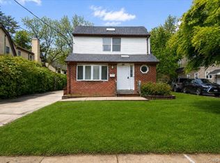 20 School House Ln, Syosset, NY 11791