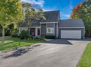 7 Whaler Ct, Grayslake, IL 60030