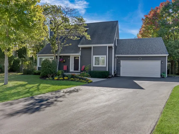 7 Whaler Ct, Grayslake, IL 60030