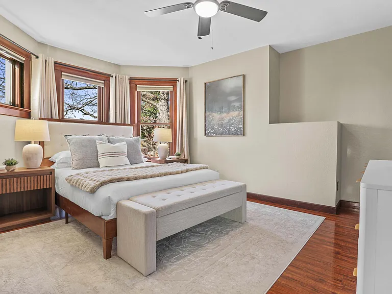 924 Capital St — Photo 34