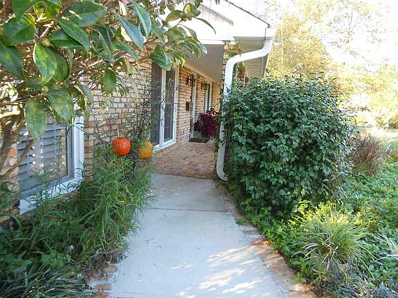 3rd image of 3511 Connell Dr