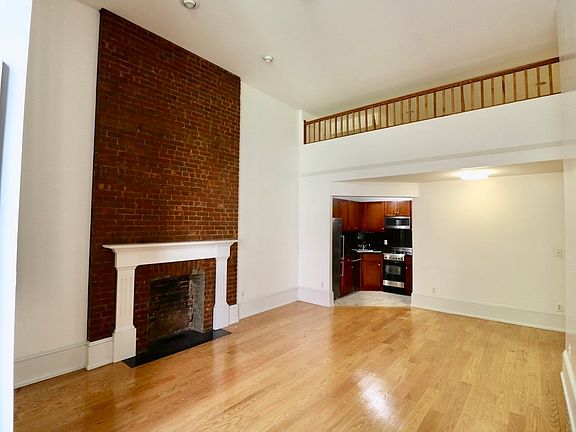 3rd image of 17 W 73rd St APT 1R