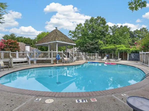307 Hollyfax Cir, Sandy Springs, GA 30328