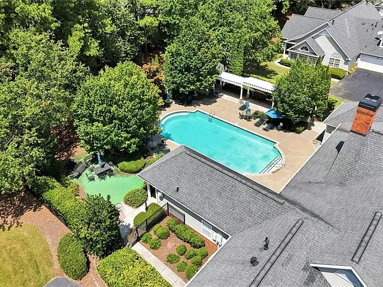 3204 Village Ln — Photo 39