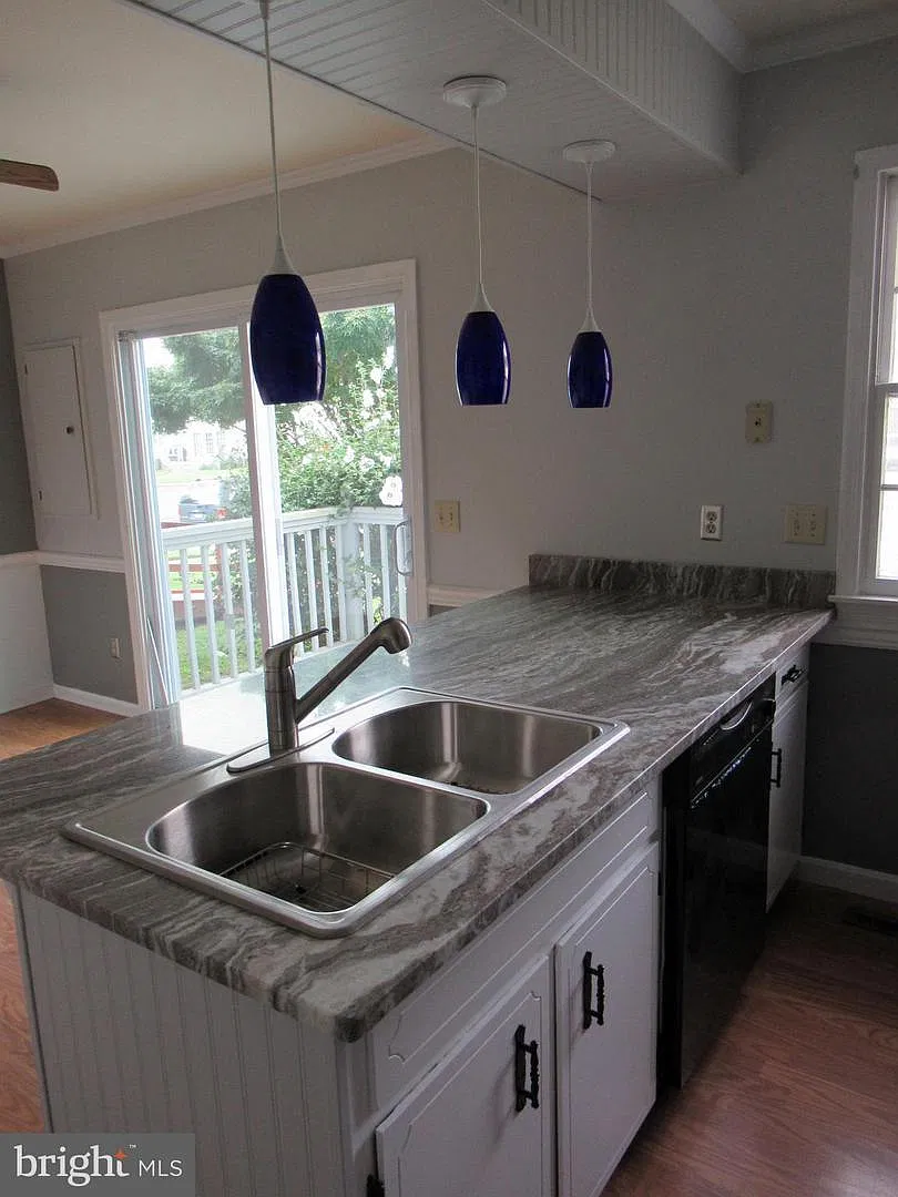 904 Sumac Cir — Photo 3