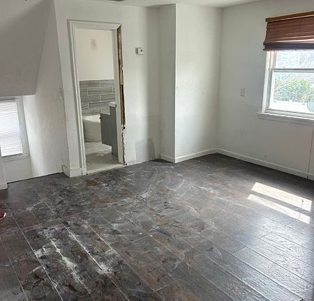 4th image of 1020 Harding Rd