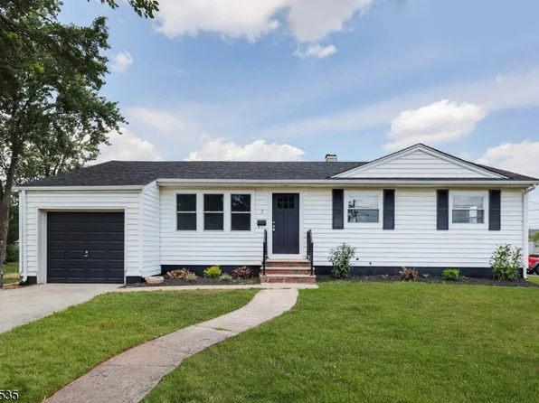 2 Wedgewood Dr, Carteret Boro, NJ 07008