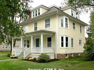 31 Pleasant St, West Hartford, CT 06107