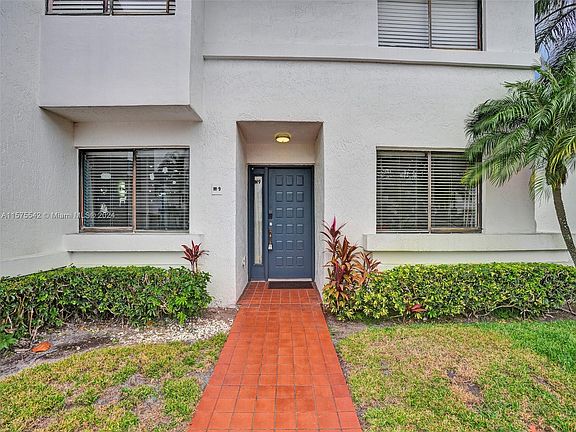 3rd image of 21300 San Simeon Way APT M9