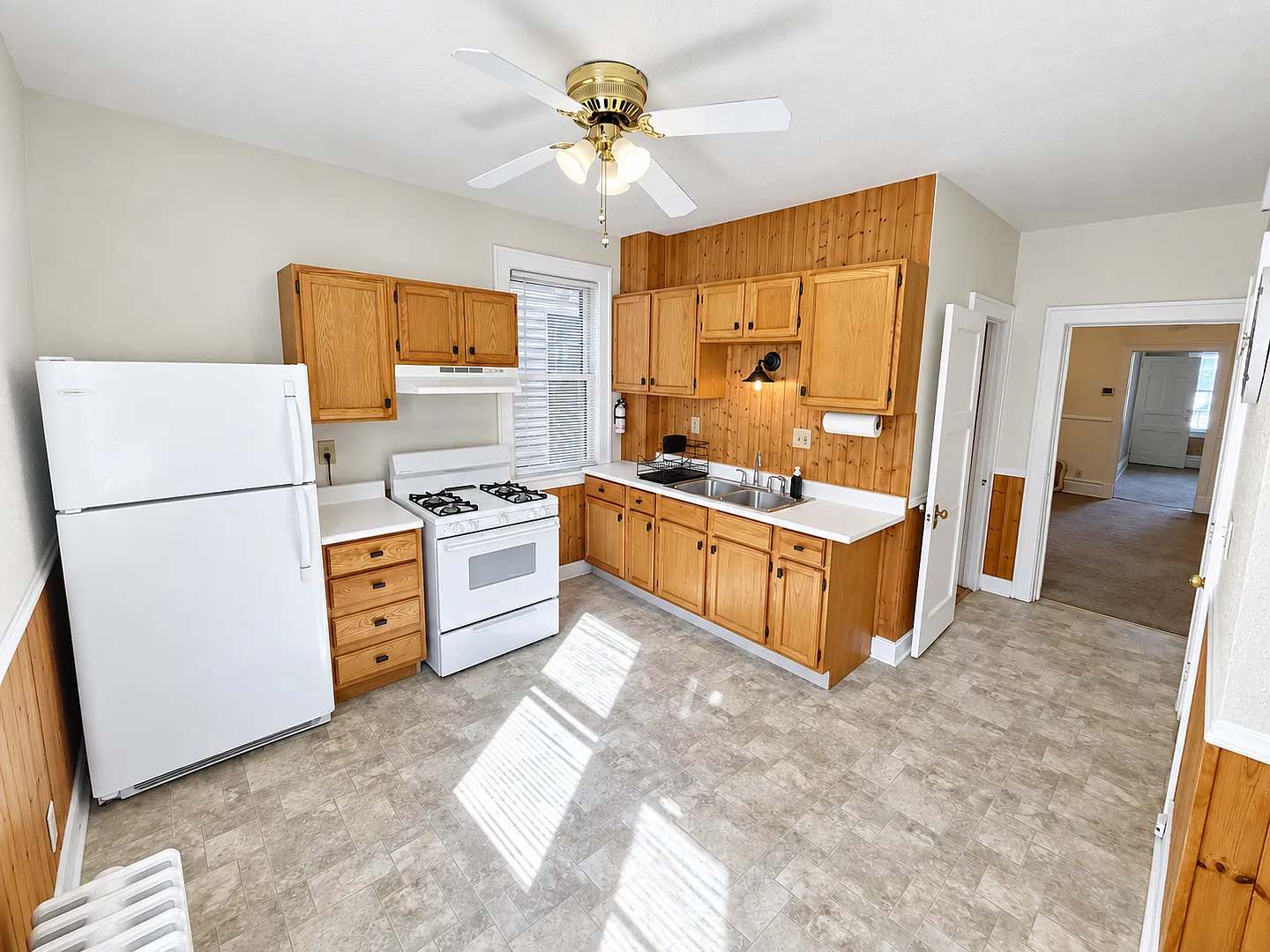 2 Blocks Off Brady - 2 Bedrooms, 1 Sauna — Photo 4