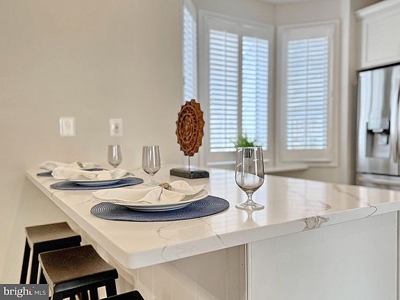 5th image of 6855 Graymar Ln