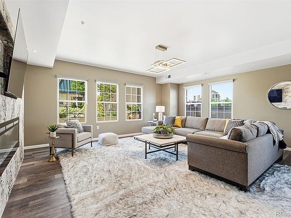 3rd image of 925 N Lincoln Street #5B