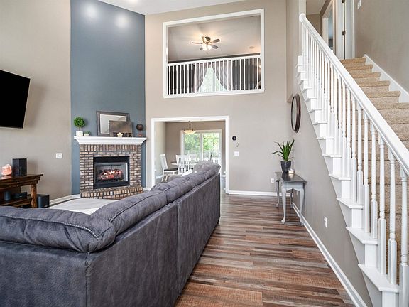 4th image of 3027 Marguerite Dr
