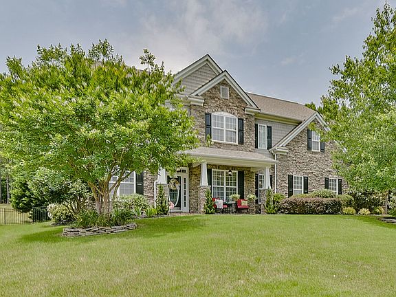 2nd image of 721 Cavendish Ln