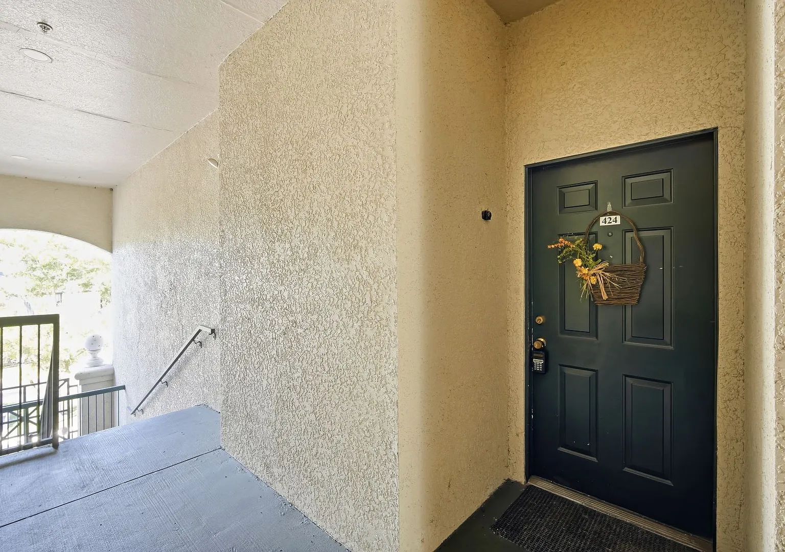 Spacious 1-Bedroom Condo with Screened Balcony & Community Pool — Photo 3