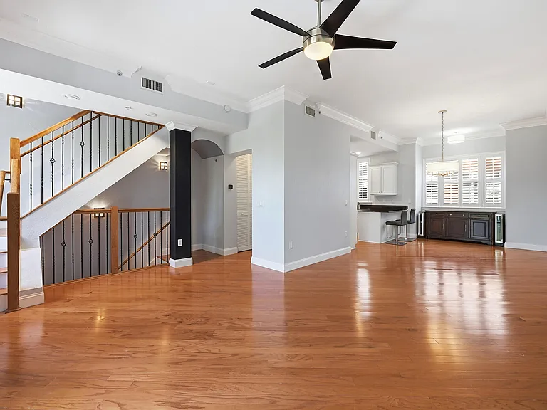 542 NE 7th Ave #2 — Photo 4