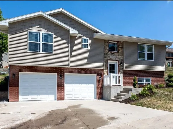 3517 Eclipse Cir, Dubuque, IA 52003