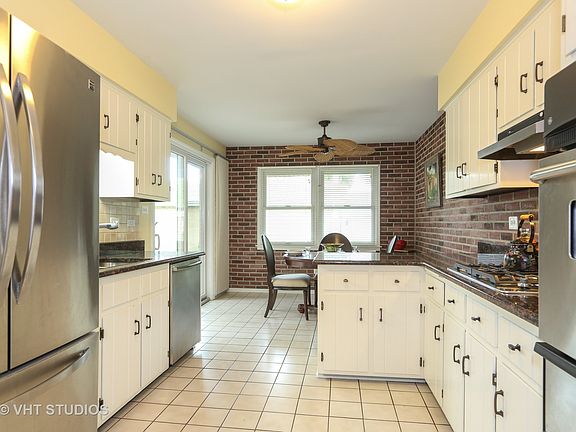 3rd image of 18W324 Holly Ave