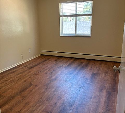 4th image of 265 Laurel St #6B