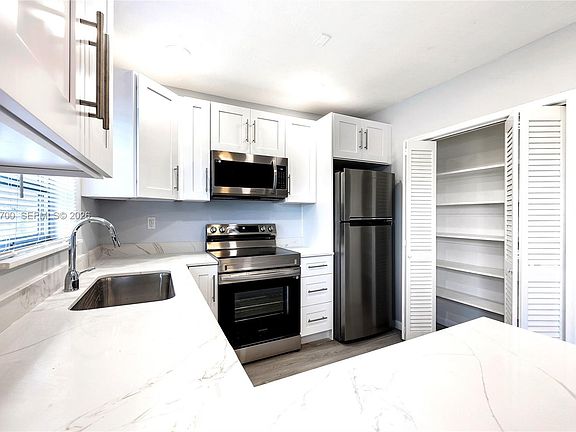 4th image of 1825 Cleveland St APT 12