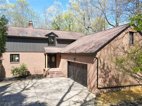 260 Sand Run Rd, Akron, OH 44313