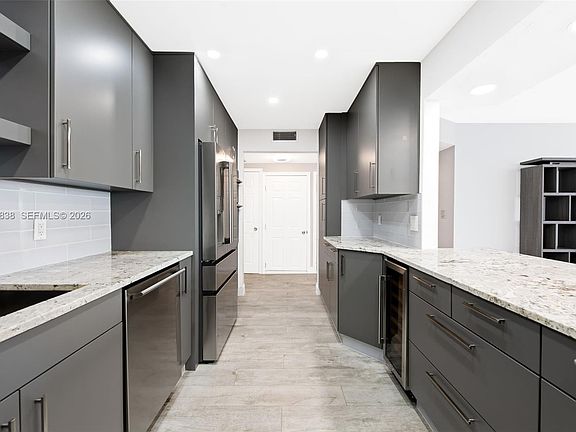 4th image of 3700 Galt Ocean Dr APT 910