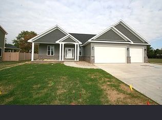 614 Brendalyn Dr, Mackinaw, IL 61755
