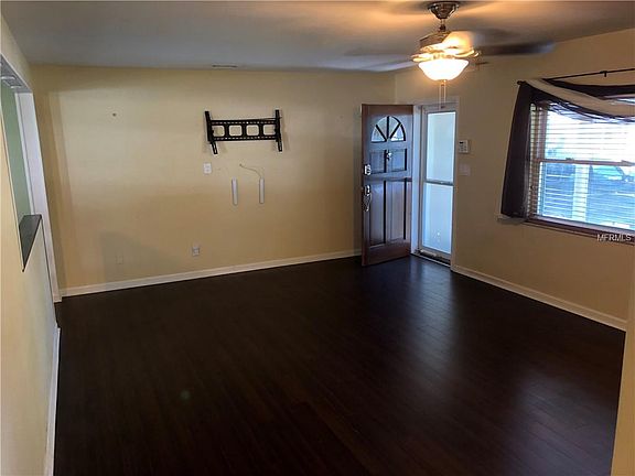 3rd image of 1334 Windsor Dr