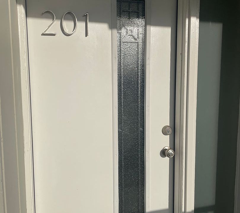 1st image of 1820 W Mulberry Dr #201