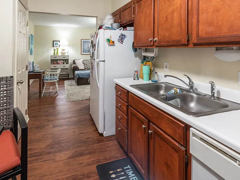 211 Chevy Chase Dr — Photo 16