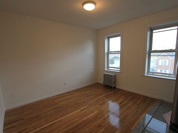 3rd image of 4514 43rd St APT 3B