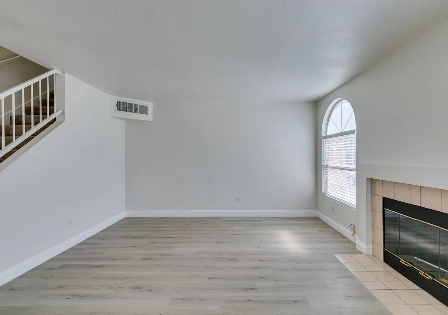 3 Bedroom Townhouse with attached garage in Gated Community — Photo 2