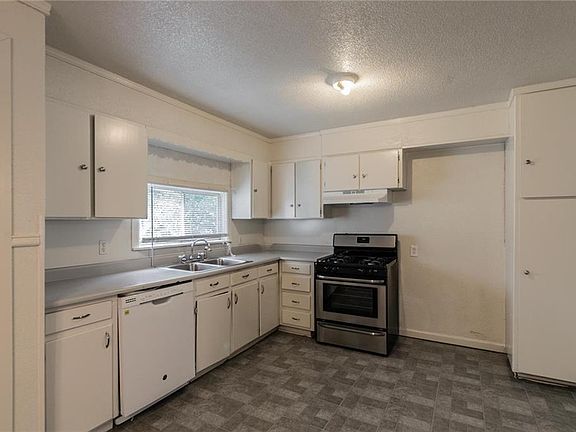 4th image of 3807 Mercury St
