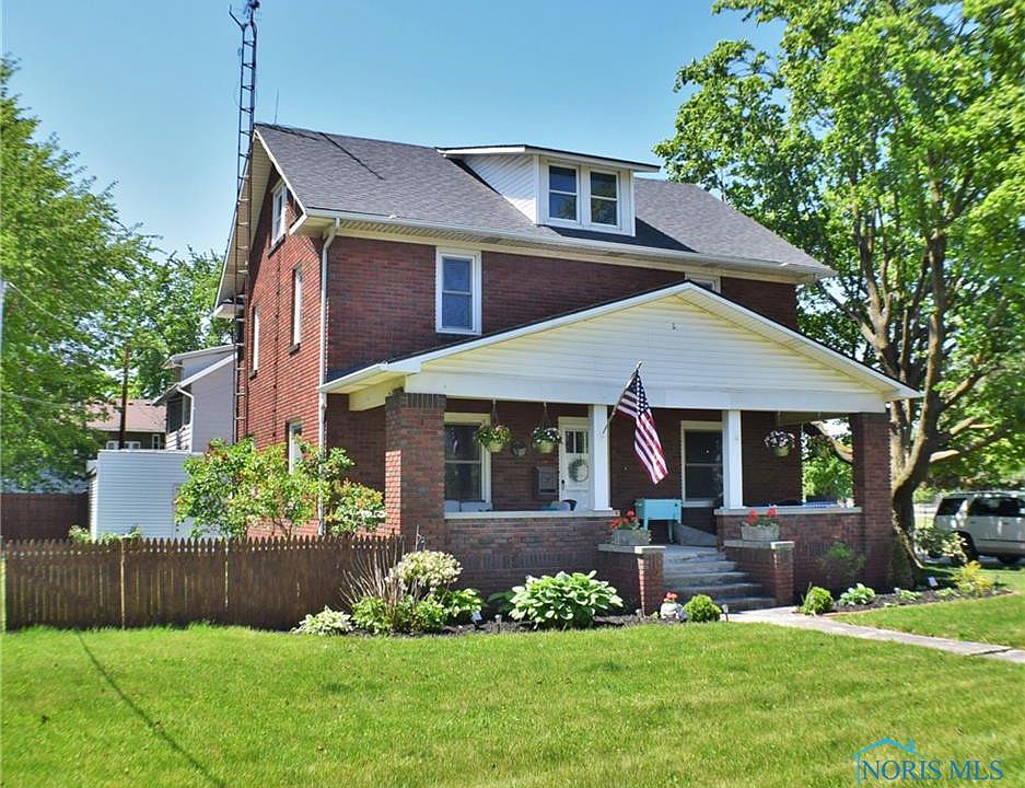 1st image of 627 W 1st St
