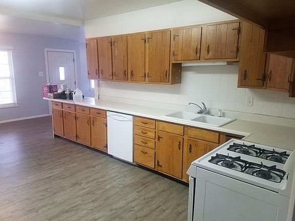 Kitchen, Dining, front Entry View