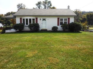 282 Sweet Arrow Lake Rd, Pine Grove, PA 17963