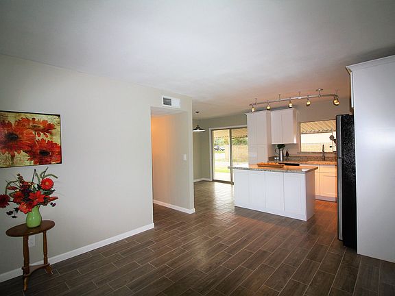 4th image of 132 W Park Cir