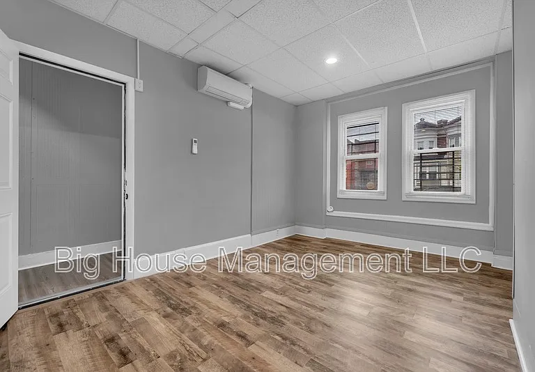 339 E 25th St #1 — Photo 5