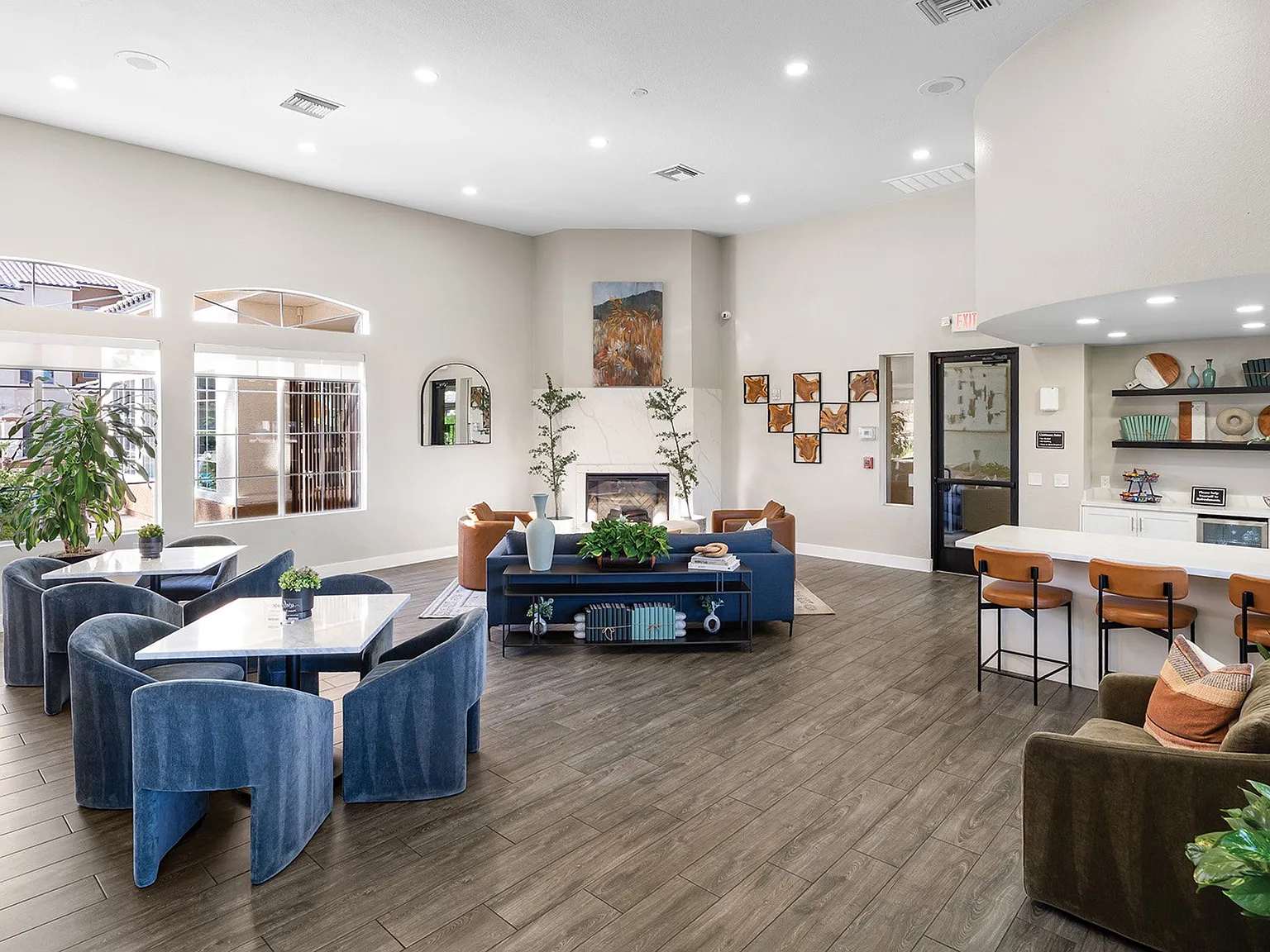 Sonterra Apartments at Paradise Valley — Photo 2