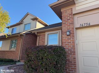16756 Country Ridge Ct, Macomb, MI 48044