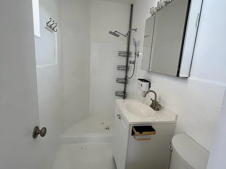 800 W 42nd St — Photo 17