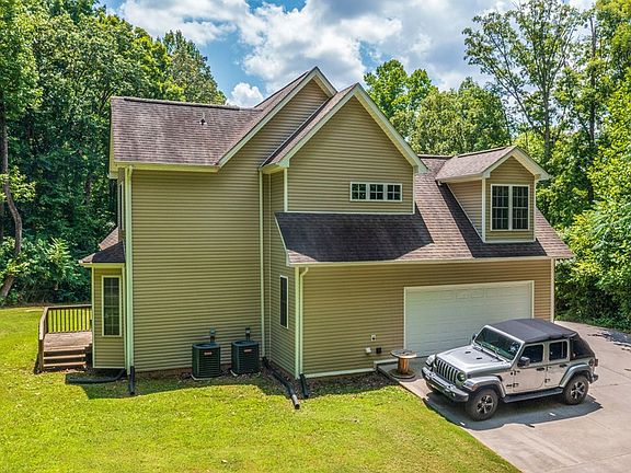 3rd image of 1626 N Elgin Dr