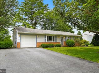 818 Lakeview Dr, Lancaster, PA 17601